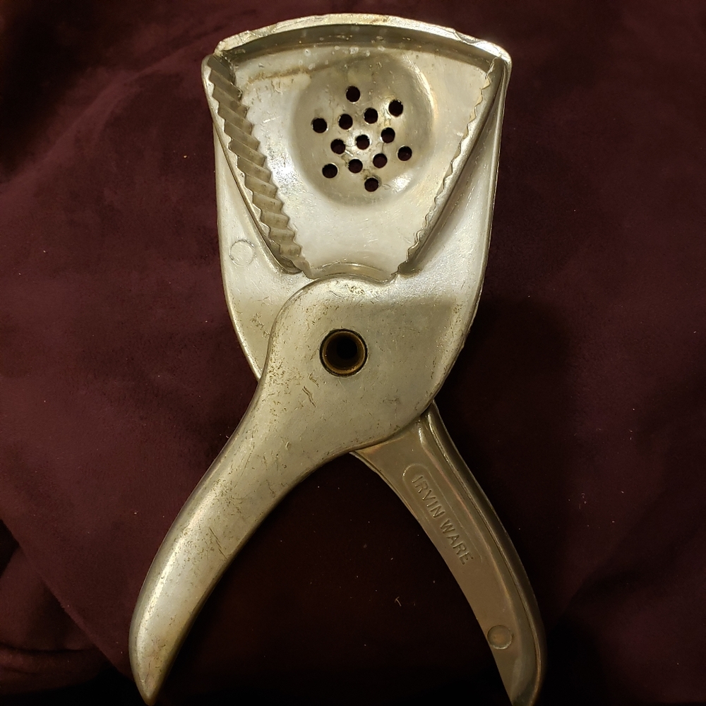 Citrus Squeezer Made In USA Vintage Aluminum Irvine Ware